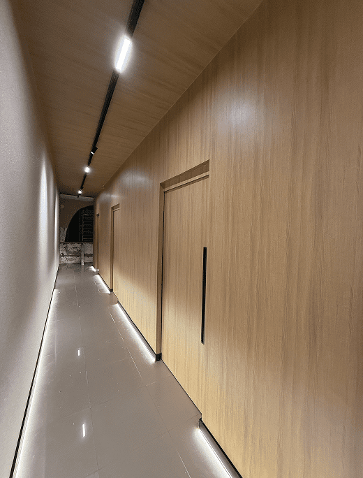 Figure → Armário planejado envelopado em tom claro